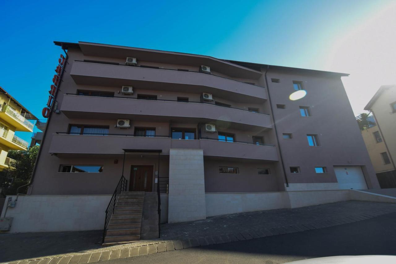 Cabrio Apart Hotel Cluj-Napoca Esterno foto
