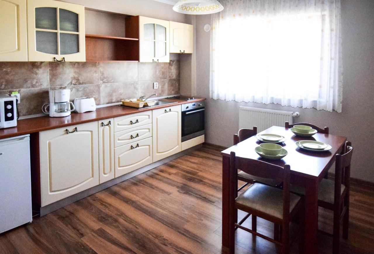 Cabrio Apart Hotel Cluj-Napoca Esterno foto