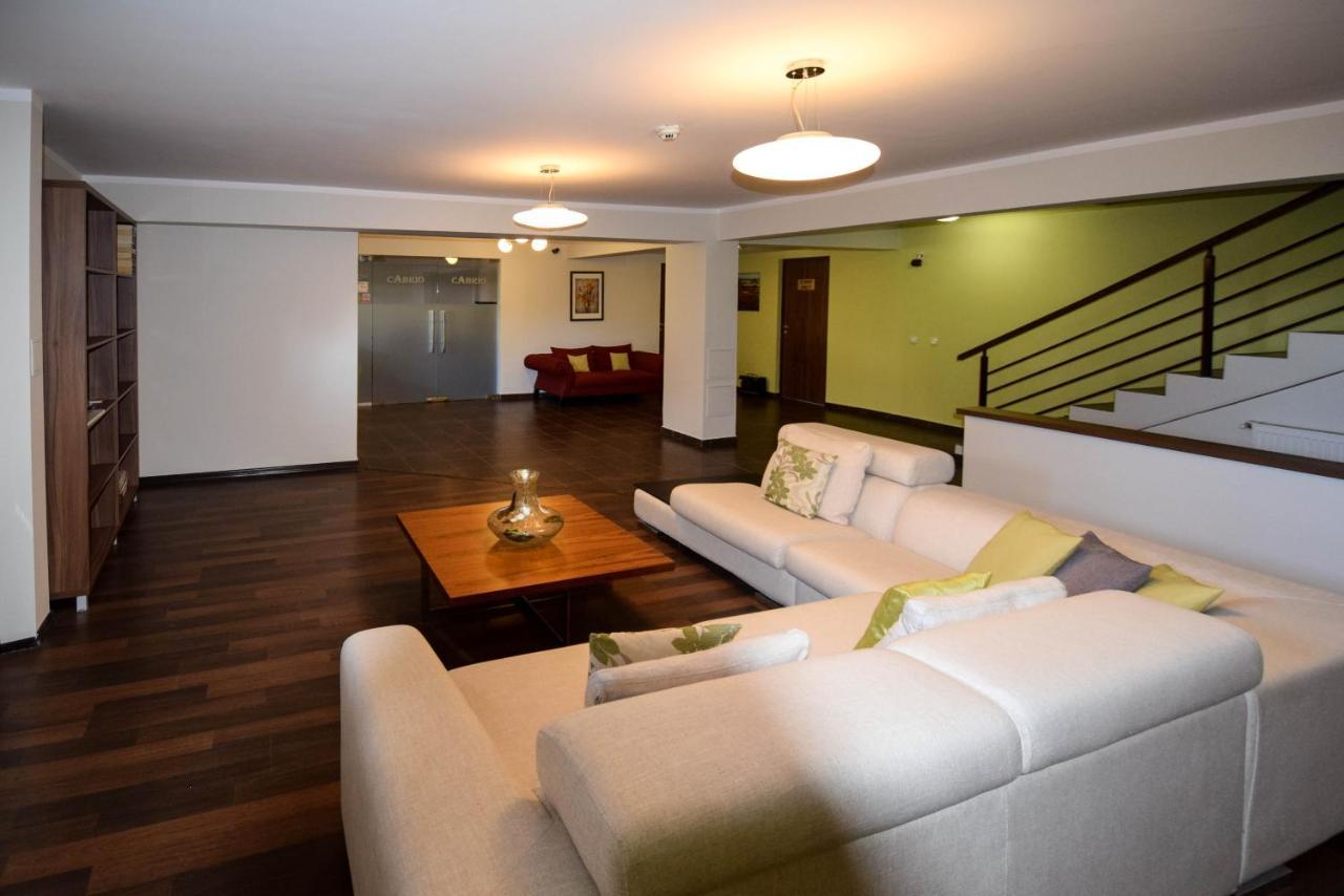 Cabrio Apart Hotel Cluj-Napoca Esterno foto