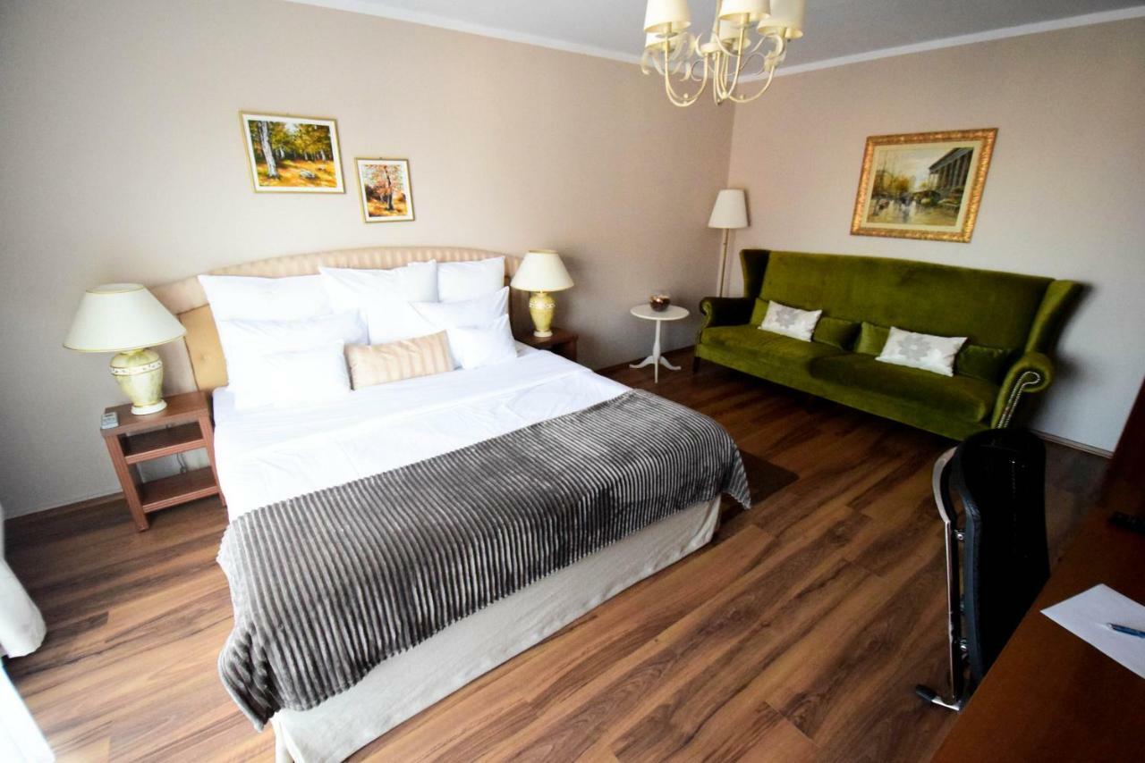 Cabrio Apart Hotel Cluj-Napoca Esterno foto