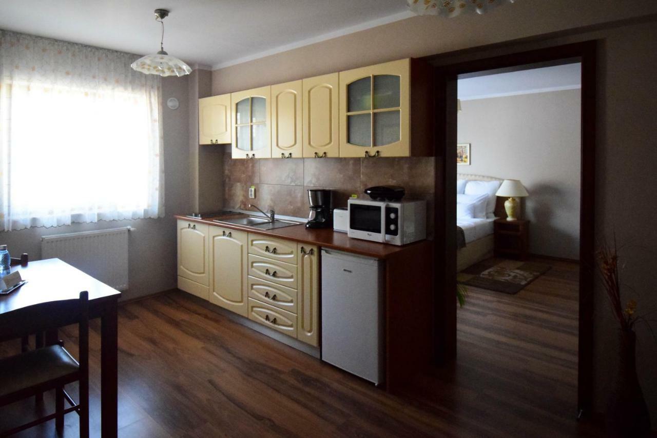 Cabrio Apart Hotel Cluj-Napoca Esterno foto