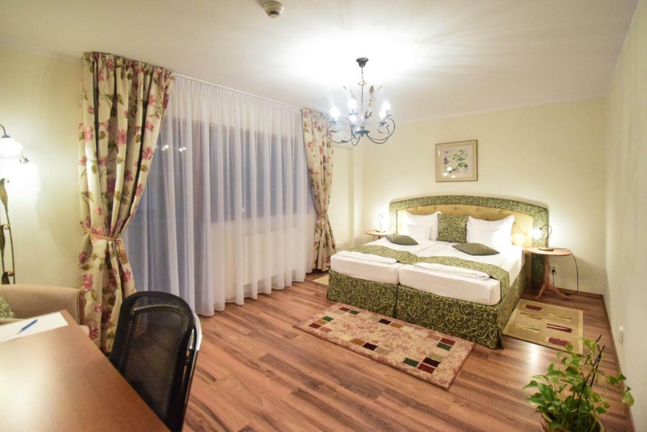 Cabrio Apart Hotel Cluj-Napoca Esterno foto