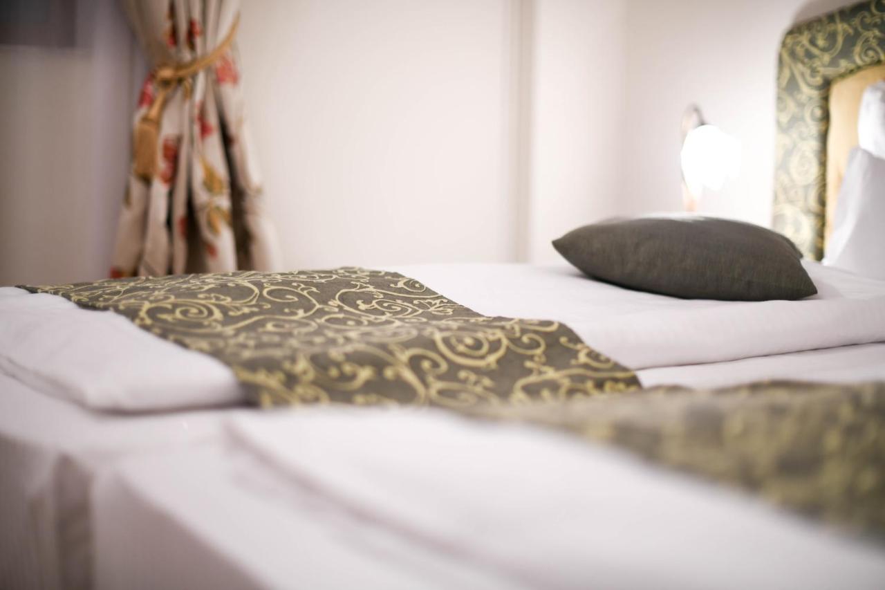 Cabrio Apart Hotel Cluj-Napoca Esterno foto